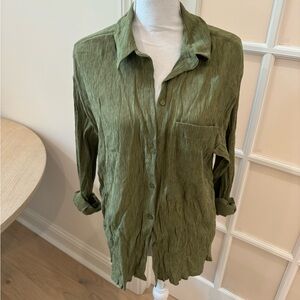 Abercrombie and fitch women’s oversized crinkle rayon button down, Size Large